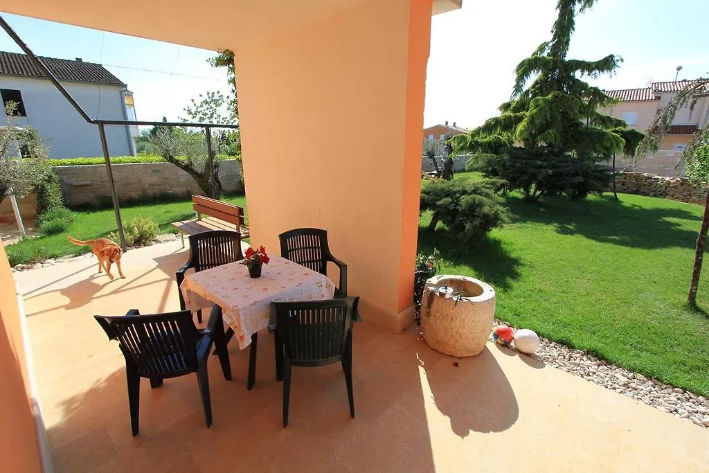 Apartment Dusanka Fazana